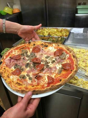 Handy Pizzeria con Cucina