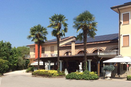 Albergo Ristorante Al Leone
