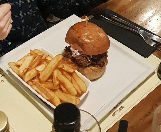 Colonial Inn Burger&Steaks